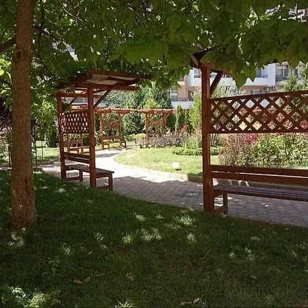 студио в затворен комплекс Apartment