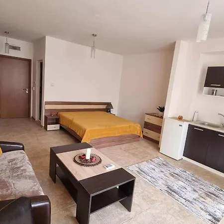 Apartment студио в затворен комплекс *