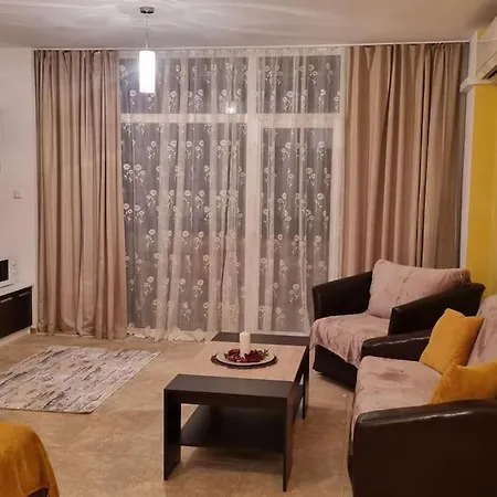 студио в затворен комплекс Apartment
